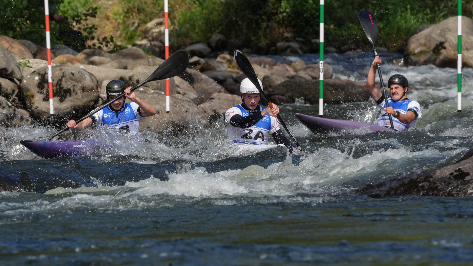 Sam Leaver, Jonah Hanrahan, and Tom Mayer racing in the U23 MK1 team final at Foix. Photo by Romain Bruneau.